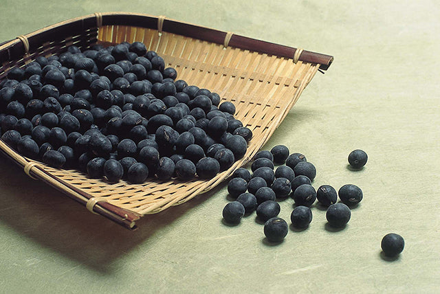 【MISOTIMES】大豆の代わりに黒豆!? 丹波篠山の黒豆を使用した黒大豆みそ / 足立醸造